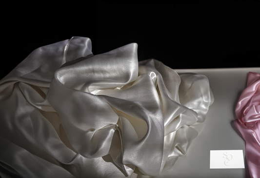 Dormir sur une taie d'oreiller en satin : les bienfaits