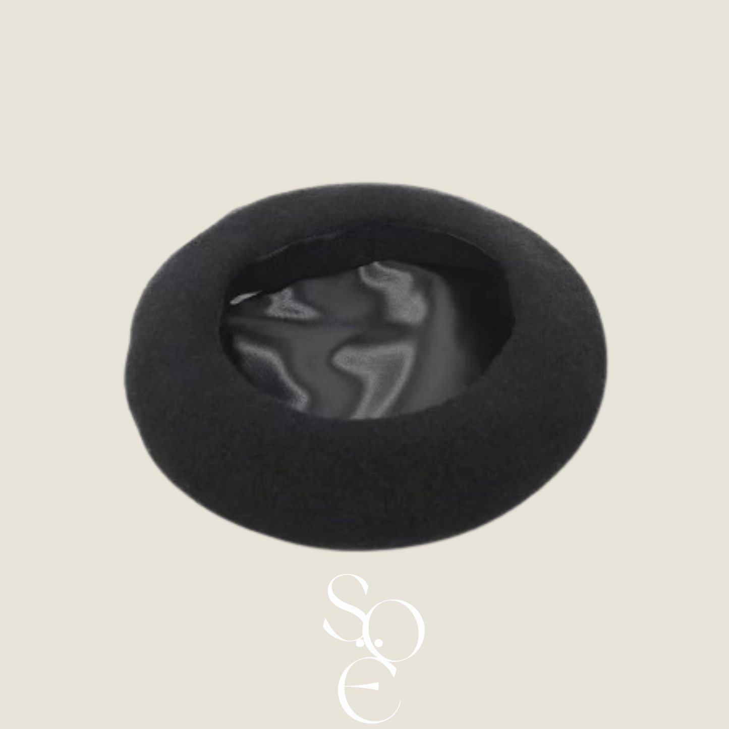 béret satin cheveux bouclés noir