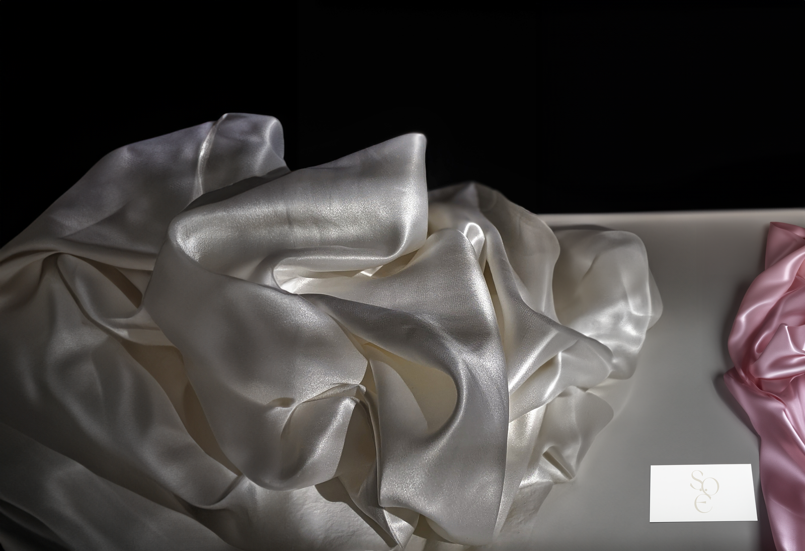 Dormir sur une taie d'oreiller en satin : les bienfaits