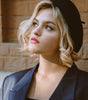 béret satin cheveux bouclés 
